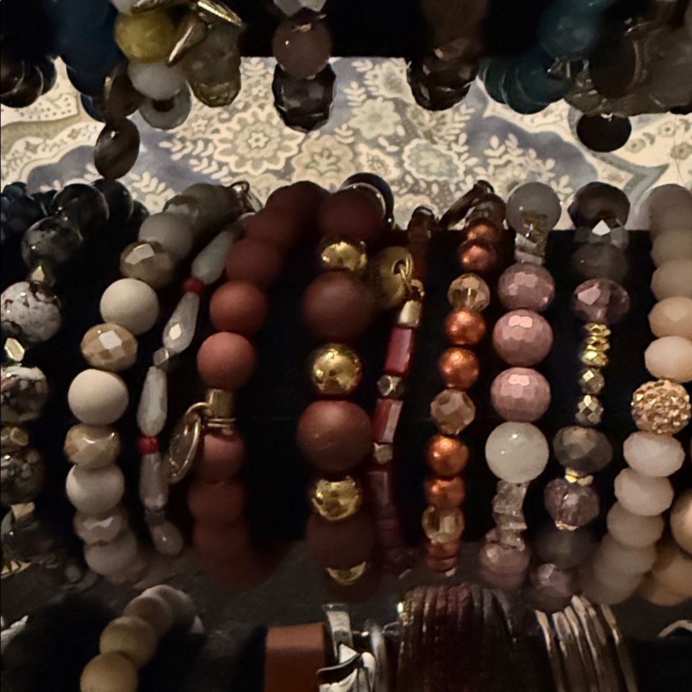 Ermish Bracelets LOT and misc boutique store bracelets (61 total on holder) - Picture 4 of 11